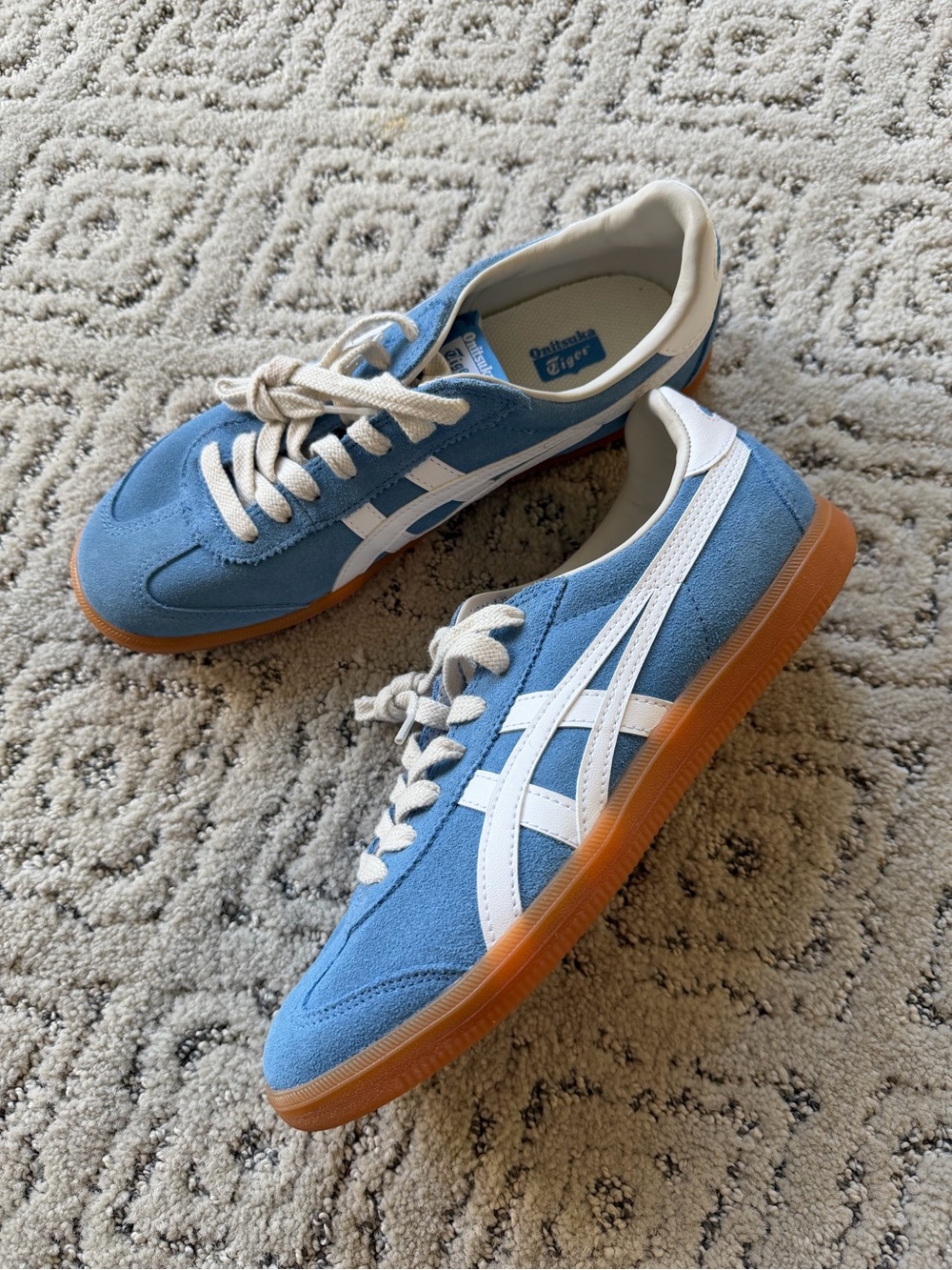 ONITSUKA TIGER
Tokuten "Blue/White/Gum"
sneakers  sz 39.5
